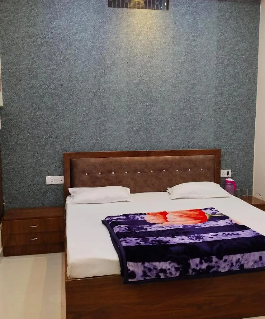 J.M.K. Home Stay Varanasi Rum i privatbostad